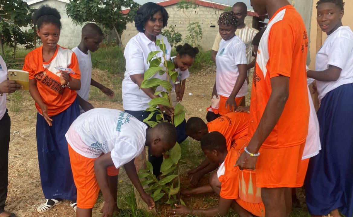 PROTECTION DE L’ENVIRONNEMENT : LE RIEEC SENSIBILISE LES ÉLÈVES DU GROUPE SCOLAIRE LES BATTANTS D’AZAGUIÉ BLIDA