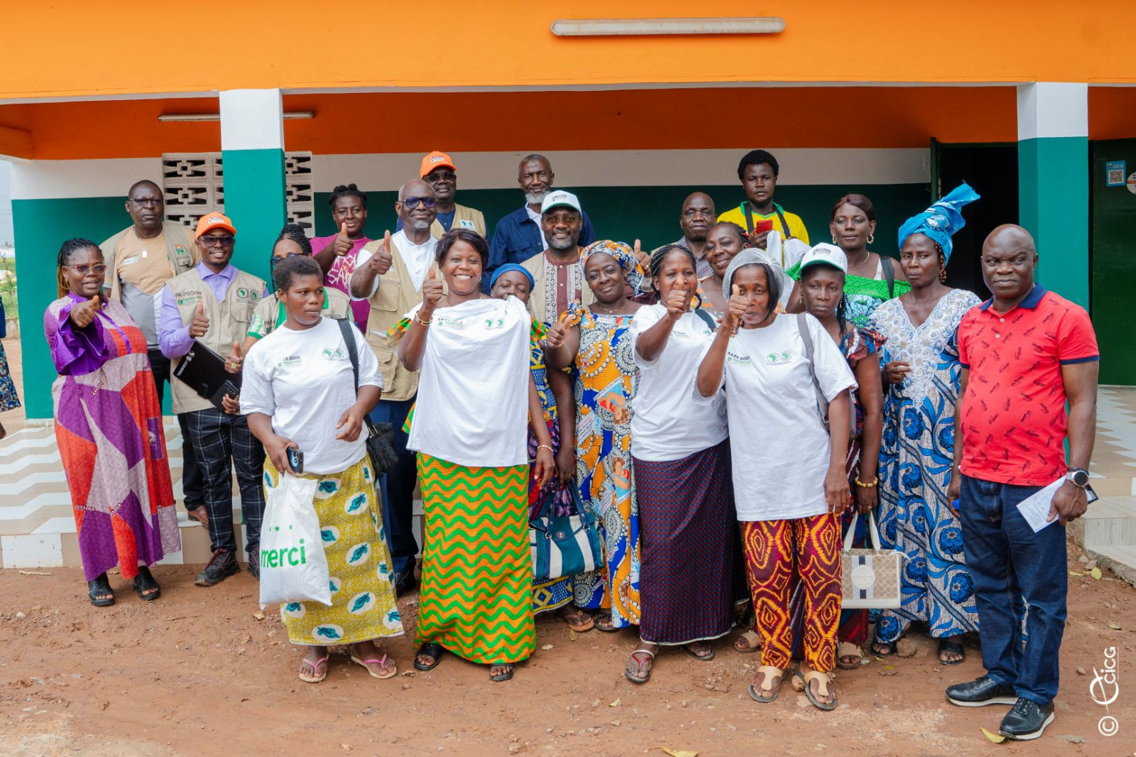PA-PSGouv : la Coordination générale et la BAD à la rencontre des femmes transformatrices de manioc d’Agboville et de N’Douci